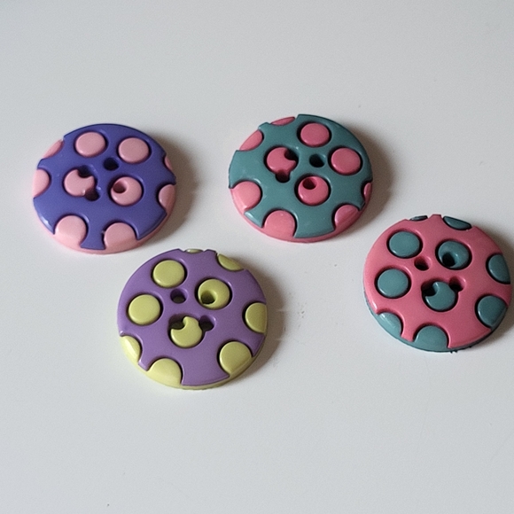 Vintage Lot of Plastic Round Polka Dot Pastel Four Hole Sewing Buttons ~ 4pcs - Picture 4 of 13
